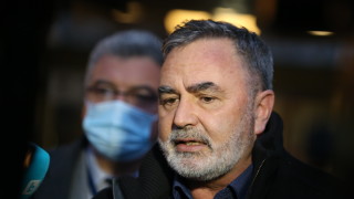 Д-р Ангел Кунчев: Към момента не мислим за сваляне на маските на закрито
