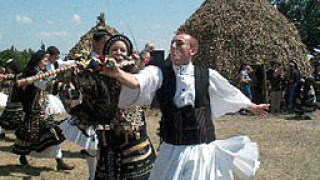 Втори ден каракачаните се веселят край Карандила