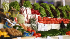 Мъж задигна 29 кила домати и малко чесън от кооперативния пазар в Шумен