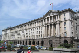 Министрите да напуснат другите си длъжности, искат от „Модерна България” 