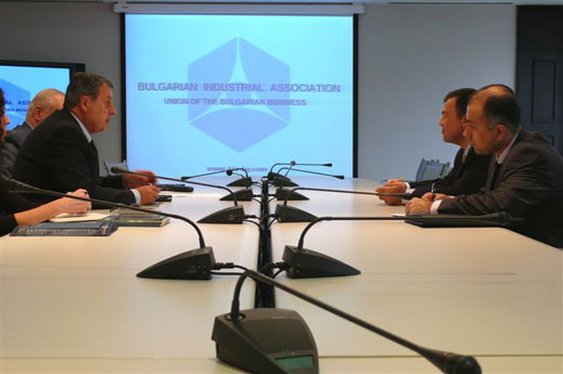 Турция иска взаимно да облекчим визовия режим