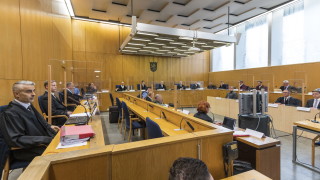 Двама заподозрени крайнодесни екстремисти се явиха пред съд във Франкфурт