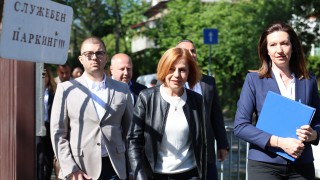 Дългогодишният кмет на столицата Йорданка Фандъкова пое към парламента Това