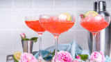 Rosé Cobbler – елегантен коктейл за бавни вечери и дълги разговори