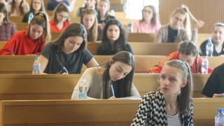 НСИ: 220 хиляди студенти са се записали за учебната 2021/22 г.