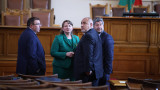 Борисов, Пеевски и Иванов сложиха подпис под декларация за Украйна в НАТО