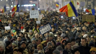 Десетки хиляди румънци на протест срещу освобождаването на затворници