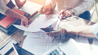 Средният брой отработени часове на човек седмично продължава да намалява