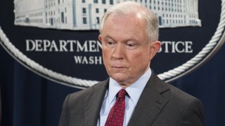 Министърът на правосъдието на САЩ Джеф Сешънс обяви че не