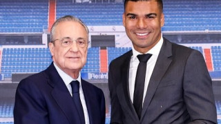 Перес подари на Каземиро златна значка с диаманти