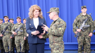 Йотова при военните ни в Косово за Гергьовден
