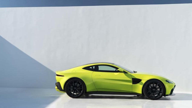 Aston Martin потвърди излизането на борсата