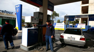 Българи разреждали бензин в Гърция