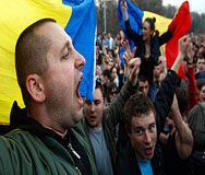 Протестиращи нахлуха в молдовския парламент