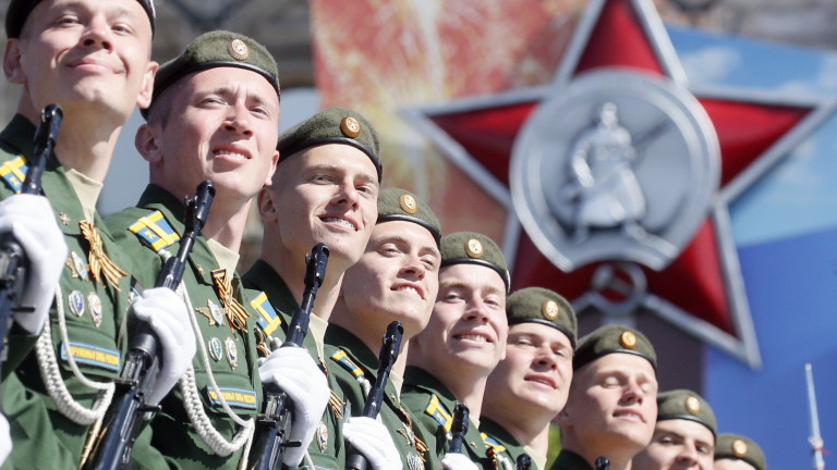 Русия отлага с месец кампанията за военната повинност