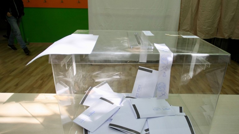 Фургон в средата на нищото е избирателна секция с рекордна активност в Бургас