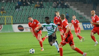 Футболистите на Пирин Благоевград поляха победата с 1 0 над Черно