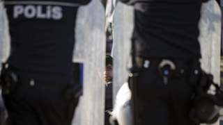 Двадесет и двама души включително бивши военни кадети и бивши