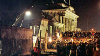 Берлиналето отбелязва падането на Берлинската стена