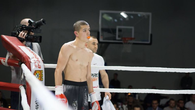 Българският боец Али Юзеир продължава победния си път на ринга.