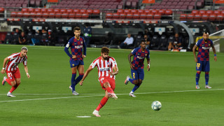 Барселона просреща шампиона Атлетико Мадрид на Камп Ноу в дербито