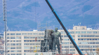 Демонтираните бронзови фигури от монумента Паметник на съветската армия известен