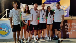 България се класира за 1/16-финалите на Европейското по плажен волейбол до 18 години