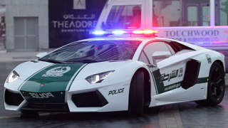 Полицията в Дубай патрулира с Lamborghini