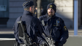 В шведския град Малмьо е ранен мъж при стрелба в мигрантския квартал