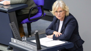 Германският министър на отбраната Кристин Ламбрехт каза че не вижда