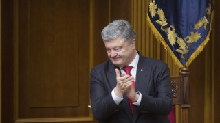 Президентът на Украйна Петро Порошенко се подписа под закон за