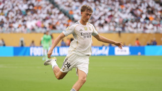 Контузеният централният защитник Дийн Хаусен все още се възстановява от контузията