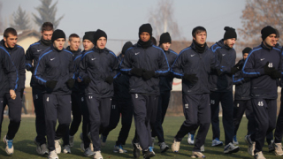 Левски тренира на село