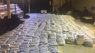 1 тон и 30 кг канабис в сакове и чували