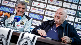 Днес Славия представи новия треньор на тима Ратко Достанич На