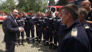 Награждават нашенците, участвали в спасителната акция в Сърбия 