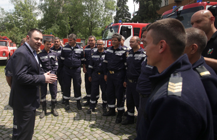 Награждават нашенците, участвали в спасителната акция в Сърбия 