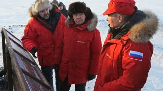 Медведев нарече "глупости" обвиненията на Навални, че е корумпиран