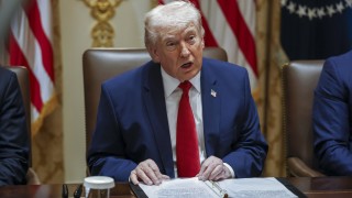 Тръмп: Иран е &bdquo;шокирал света с атаки&ldquo; и &bdquo;моли за сделка&ldquo;, пуска кораби през Ормуз