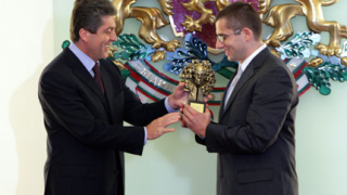 Възпитаник на СМГ с наградата "Джон Атанасов" за 2009 г.