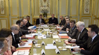 Франция обяви план за забрана на политиците да наемат роднини