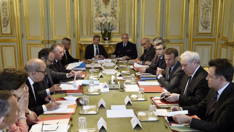 Франция обяви план за забрана на политиците да наемат роднини