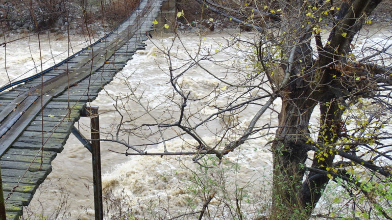 МОСВ предупреждават за повишени нива на реките