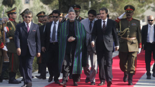 Испанският премиер изненада Хамид Карзай 