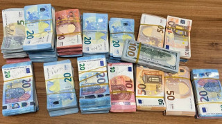 Митническите служители откриха близо 71 000 евро при проверка на