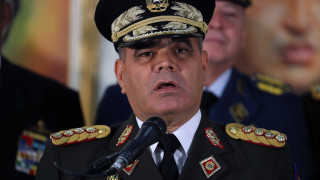 Министърът на отбраната на Венецуела Владимир Падрино Лопес предупреди че