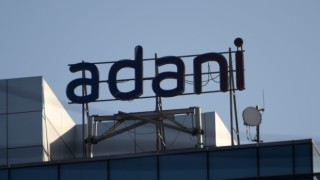 Удар за $12 милиарда: Нови обвинения сринаха акциите на Adani Group