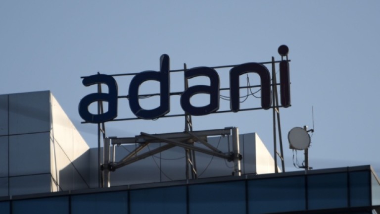 Пазарната стойност на изпадналата в затруднение Adani Group падна под $100 милиарда