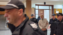Оставиха в ареста мъжа, намушкал с нож полицай в Казанлък