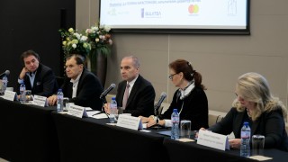 През април 2026 г има запланирани директни полети до САЩ